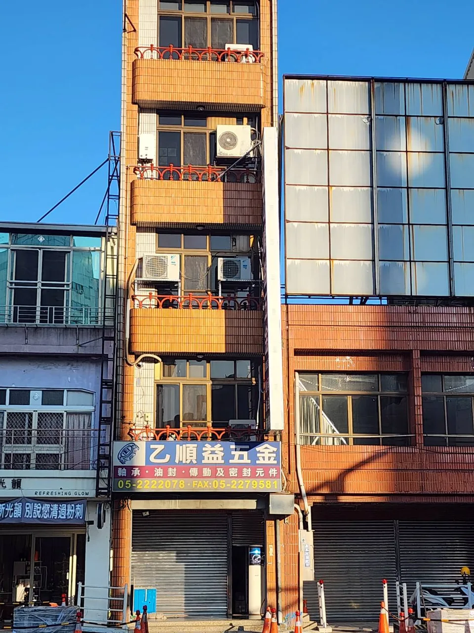 乙順益五金店面，招牌寫軸承、油封、傳動及密封元件